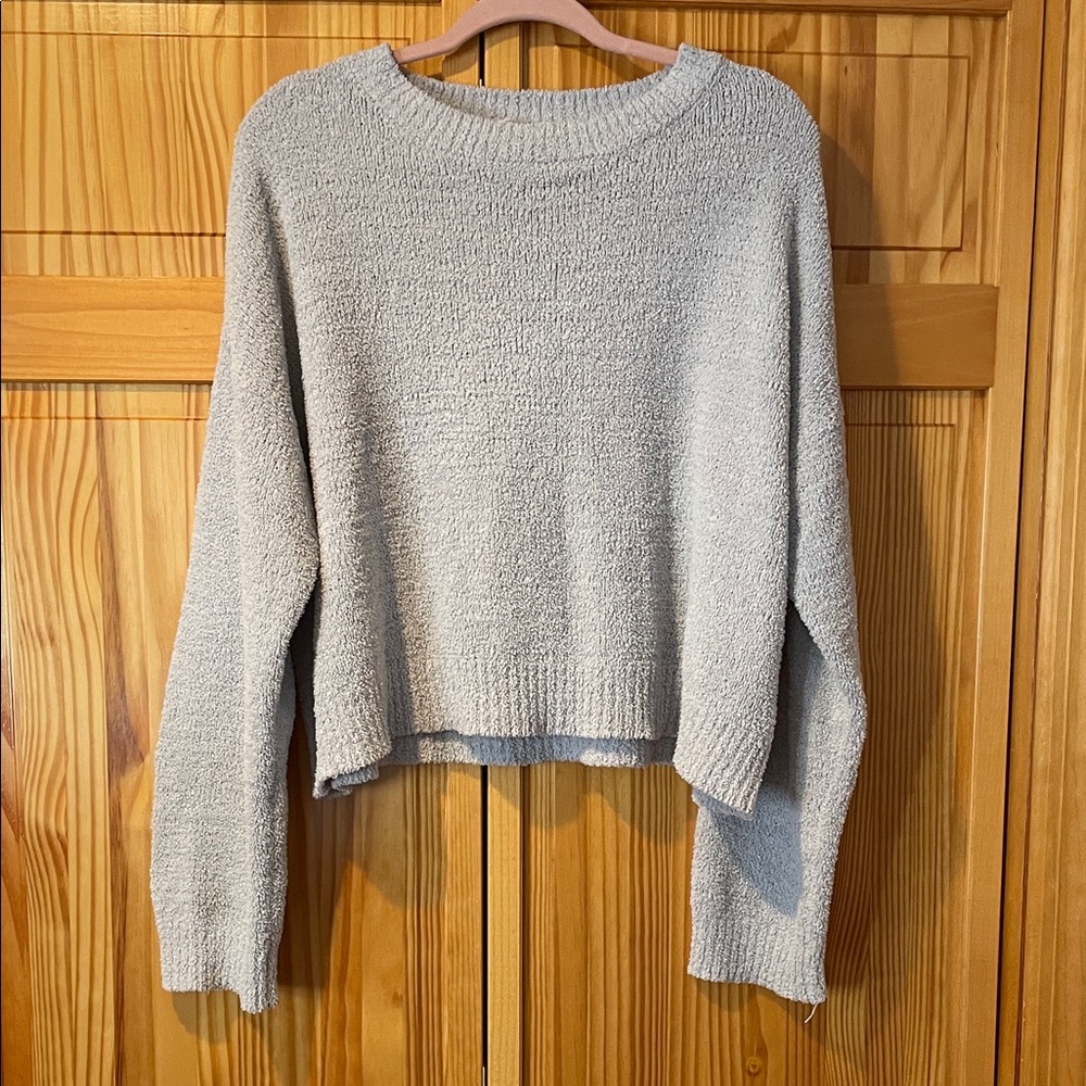 Double Zero Women’s Large Light Gray Fuzzy Sweater